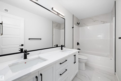 32 Cannes Cove, St. Albert, AB - Indoor Photo Showing Bathroom