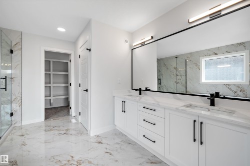 32 Cannes Cove, St. Albert, AB - Indoor Photo Showing Bathroom