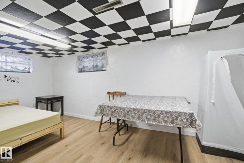 11514 92 Street, Edmonton, AB - Indoor