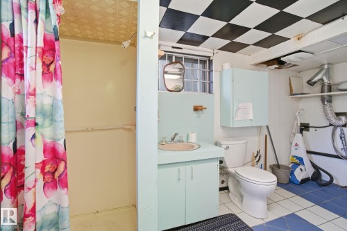 11514 92 Street, Edmonton, AB - Indoor Photo Showing Bathroom