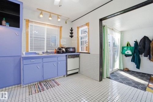 11514 92 Street, Edmonton, AB - Indoor