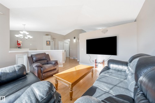 510 Wiseman Lane, Edmonton, AB - Indoor Photo Showing Living Room
