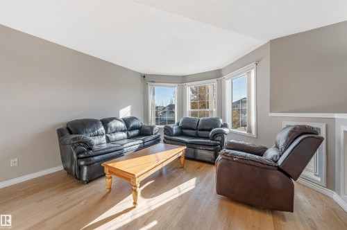 510 Wiseman Lane, Edmonton, AB - Indoor Photo Showing Living Room