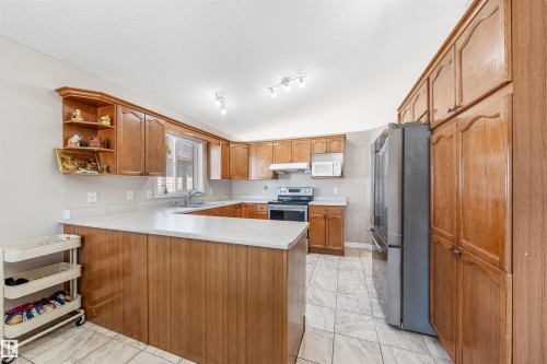 510 Wiseman Lane, Edmonton, AB - Indoor Photo Showing Kitchen
