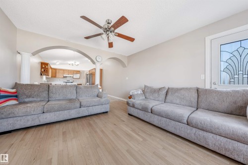 510 Wiseman Lane, Edmonton, AB - Indoor Photo Showing Living Room