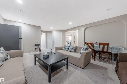 510 Wiseman Lane, Edmonton, AB - Indoor Photo Showing Living Room