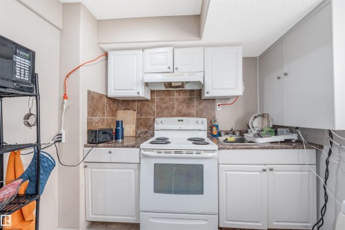 510 Wiseman Lane, Edmonton, AB - Indoor Photo Showing Kitchen