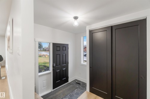 6719 95 Avenue, Edmonton, AB - Indoor Photo Showing Other Room