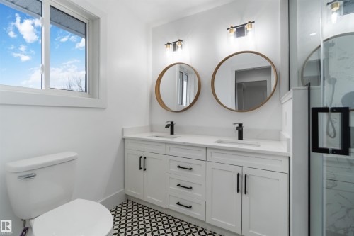 6719 95 Avenue, Edmonton, AB - Indoor Photo Showing Bathroom