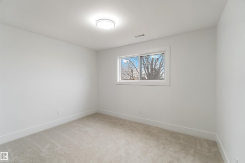 6719 95 Avenue, Edmonton, AB - Indoor Photo Showing Other Room