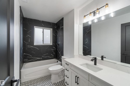 6719 95 Avenue, Edmonton, AB - Indoor Photo Showing Bathroom
