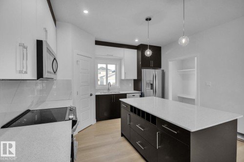 Upper 82 Wyatt Ridge, Fort Saskatchewan, AB - Indoor Photo Showing Kitchen With Upgraded Kitchen