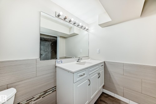 3004 132A Avenue, Edmonton, AB - Indoor Photo Showing Bathroom
