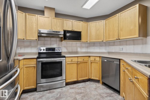 15726 141 Street Nw, Edmonton, AB - Indoor Photo Showing Kitchen