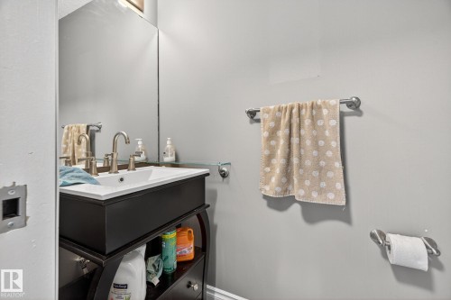 15726 141 Street Nw, Edmonton, AB - Indoor Photo Showing Bathroom