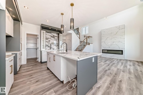 14 Tenuto Link, Spruce Grove, AB - Indoor Photo Showing Kitchen With Upgraded Kitchen