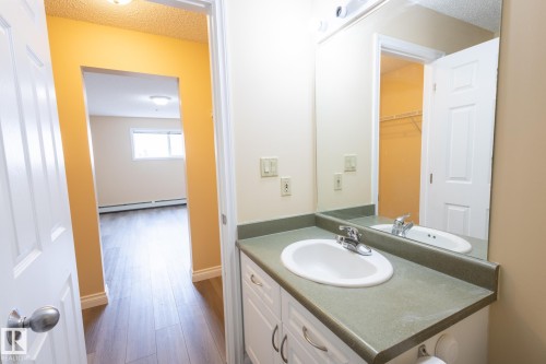 404 11446 40 Avenue, Edmonton, AB - Indoor Photo Showing Bathroom