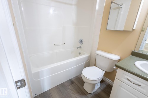 404 11446 40 Avenue, Edmonton, AB - Indoor Photo Showing Bathroom