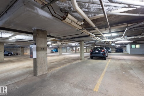 404 11446 40 Avenue, Edmonton, AB - Indoor Photo Showing Garage