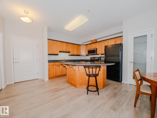 209 12111 51 Avenue, Edmonton, AB - Indoor Photo Showing Kitchen