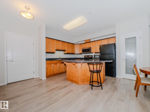 209 12111 51 Avenue, Edmonton, AB - Indoor Photo Showing Kitchen