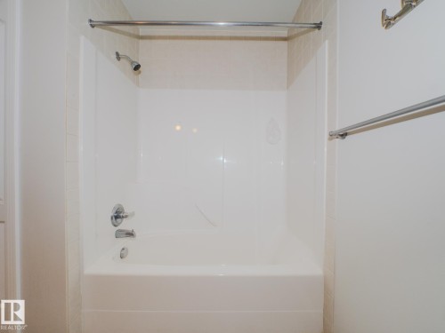 209 12111 51 Avenue, Edmonton, AB - Indoor Photo Showing Bathroom