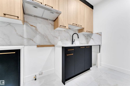 4008 40 Street, Beaumont, AB - Indoor Photo Showing Kitchen