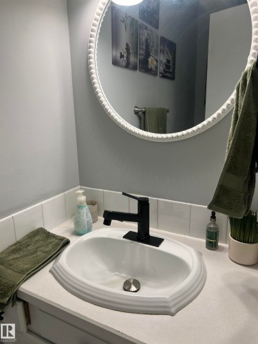 172 Callingwood Place, Edmonton, AB - Indoor Photo Showing Bathroom