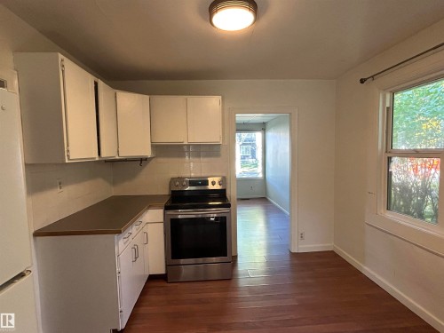 10657 64 Avenue, Edmonton, AB - Indoor Photo Showing Kitchen