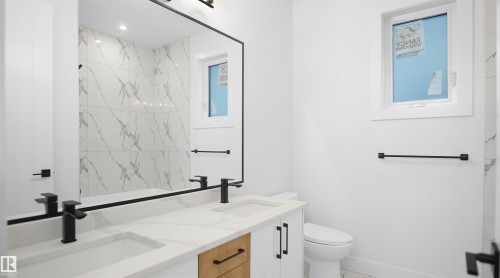 11708 126 Street, Edmonton, AB - Indoor Photo Showing Bathroom