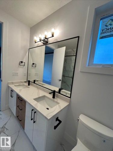 11708 126 Street, Edmonton, AB - Indoor Photo Showing Bathroom