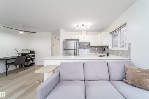 30 130 Hyndman Crescent Nw, Edmonton, AB - Indoor Photo Showing Other Room