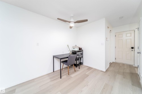 30 130 Hyndman Crescent Nw, Edmonton, AB - Indoor