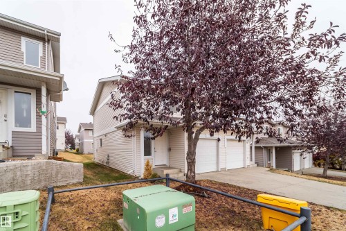 30 130 Hyndman Crescent Nw, Edmonton, AB - Outdoor