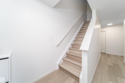 30 130 Hyndman Crescent Nw, Edmonton, AB - Indoor Photo Showing Other Room