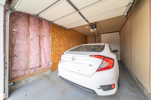 30 130 Hyndman Crescent Nw, Edmonton, AB - Indoor Photo Showing Garage