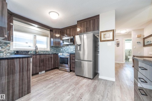 14815 78 Street, Edmonton, AB - Indoor Photo Showing Kitchen With Upgraded Kitchen