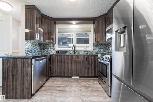 14815 78 Street, Edmonton, AB - Indoor Photo Showing Kitchen With Upgraded Kitchen
