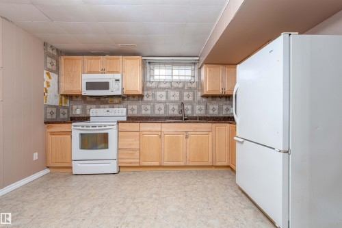 14815 78 Street, Edmonton, AB - Indoor Photo Showing Kitchen With Double Sink