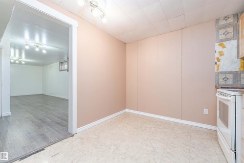 14815 78 Street, Edmonton, AB - Indoor Photo Showing Kitchen