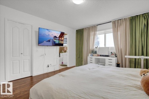 3635 44 Street, Edmonton, AB - Indoor Photo Showing Bedroom