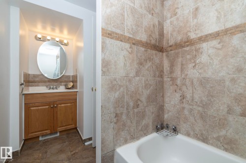 3418 120 Avenue, Edmonton, AB - Indoor Photo Showing Bathroom