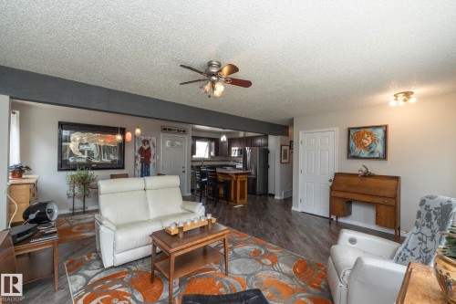 3418 120 Avenue, Edmonton, AB - Indoor Photo Showing Living Room