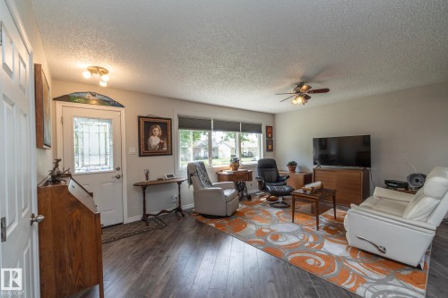 3418 120 Avenue, Edmonton, AB - Indoor Photo Showing Living Room