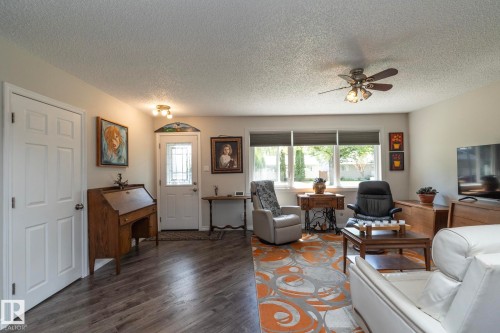 3418 120 Avenue, Edmonton, AB - Indoor Photo Showing Living Room