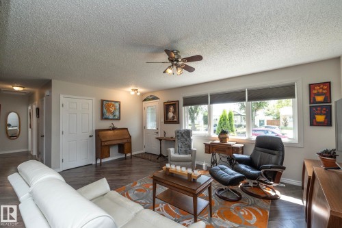3418 120 Avenue, Edmonton, AB - Indoor Photo Showing Living Room