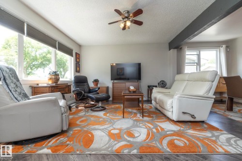 3418 120 Avenue, Edmonton, AB - Indoor Photo Showing Living Room