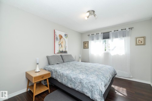 3418 120 Avenue, Edmonton, AB - Indoor Photo Showing Bedroom