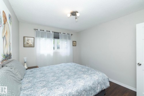 3418 120 Avenue, Edmonton, AB - Indoor Photo Showing Bedroom