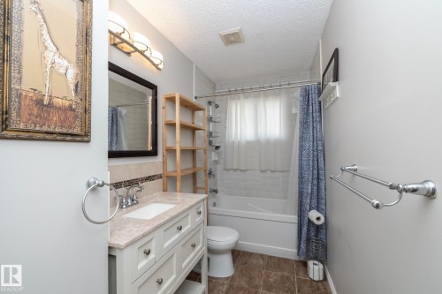 3418 120 Avenue, Edmonton, AB - Indoor Photo Showing Bathroom